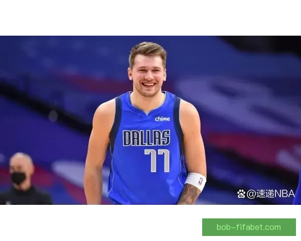 东契奇强势突破突发腿筋伤情离场治疗球队前景引关注